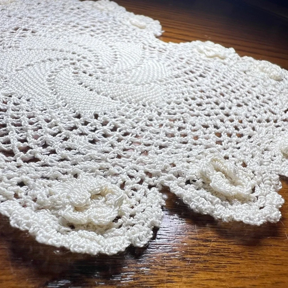 Handmade‎ Ivory Heart Doily Crochet Vintage Floral Grandmacore Cottage Victorian